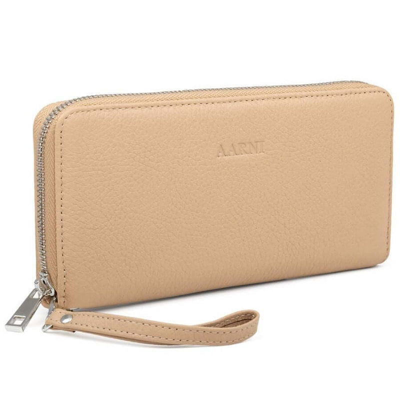 Aarni Clutch Sand Nahkalompakko hopeisella ketjulla