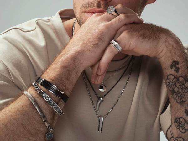 Lumoava Miesten korut