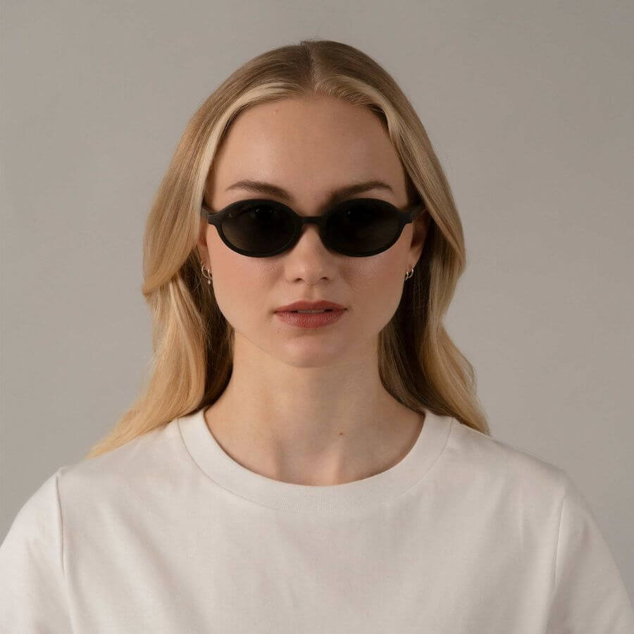 Aarni Lily Eeben Aurinkolasit