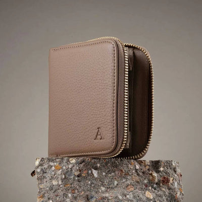 Aarni Mini Clutch Lompakko Hiekka