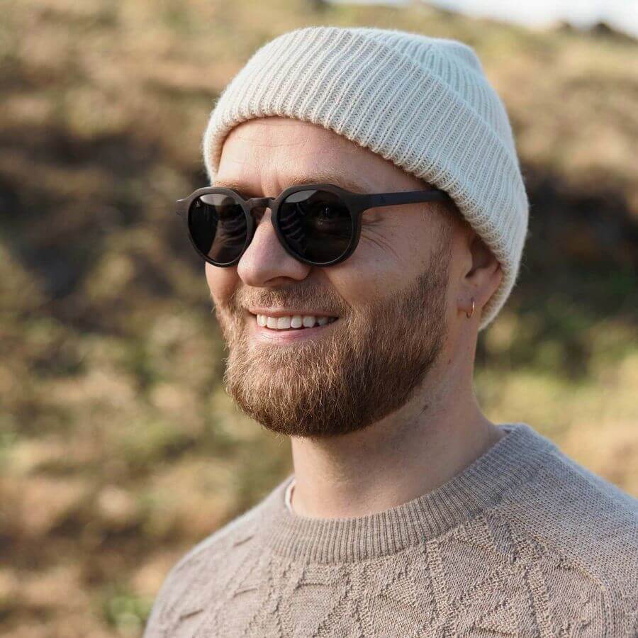 Aarni Riley Eeben Aurinkolasit
