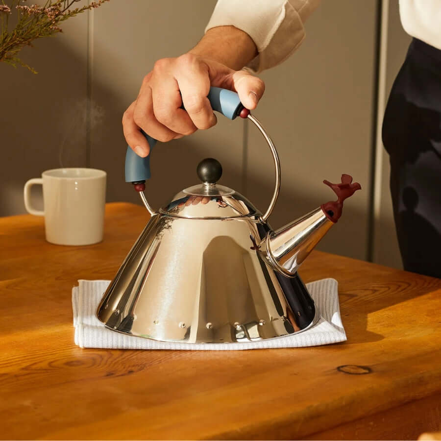 Alessi Kettle viheltävä vesipannu 9093B