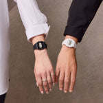 Casio Collection F-91WB-7AEF yksinkertainen ja minimalistinen rannekello mustalla ja valkoisella hihnalla.