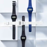 Casio Collection F-91WB-7AEF minimalistiset digitaalikellot eri väreissä valkoisena, mustana ja sinisenä.