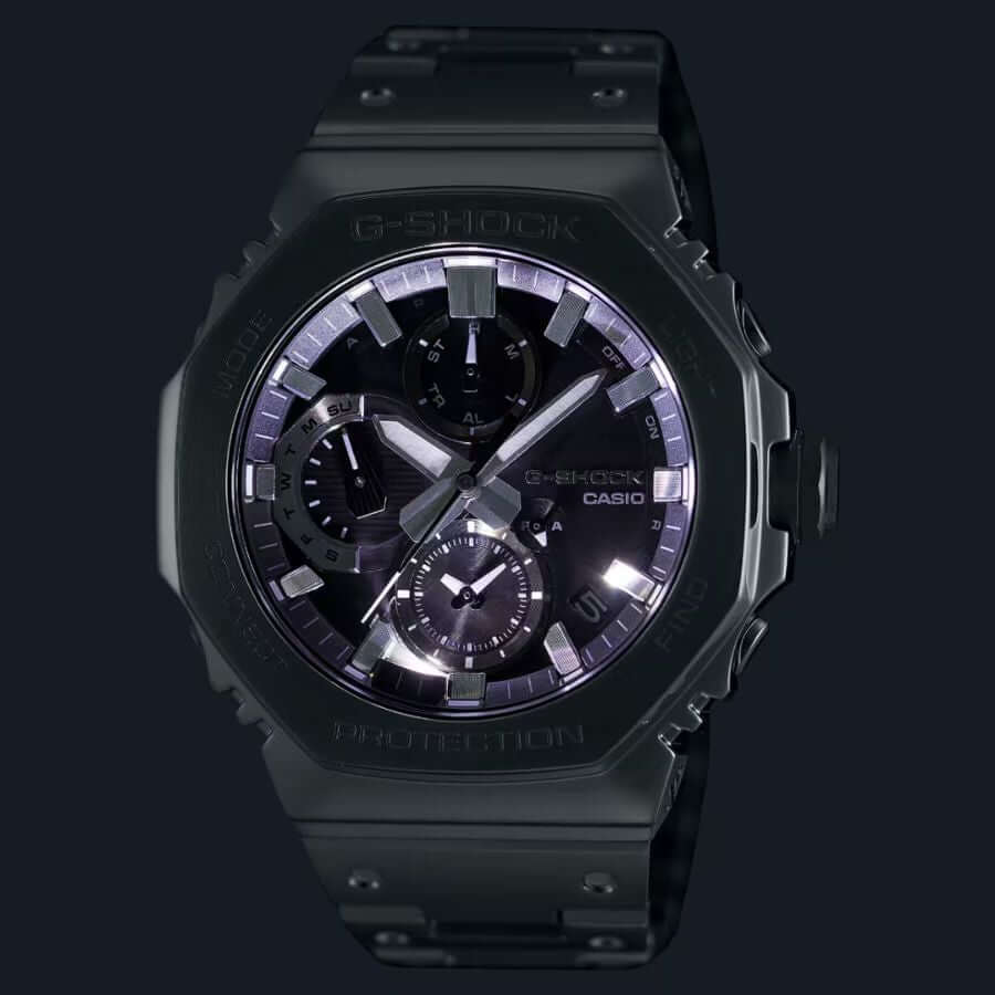 Casio G-Shock Full Metal GMC-B2100D-2AER mustekellon lähellä oleva kuva, jossa on moderni ja tyylikäs muotoilu.