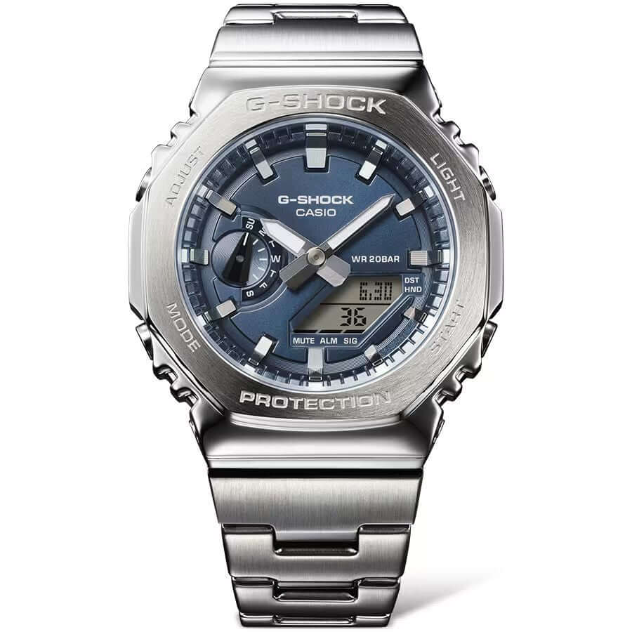 Casio G-Shock G-Steel GM-2110D-2BER kellossa metallinen ulkoasu ja sininen kellotaulu.