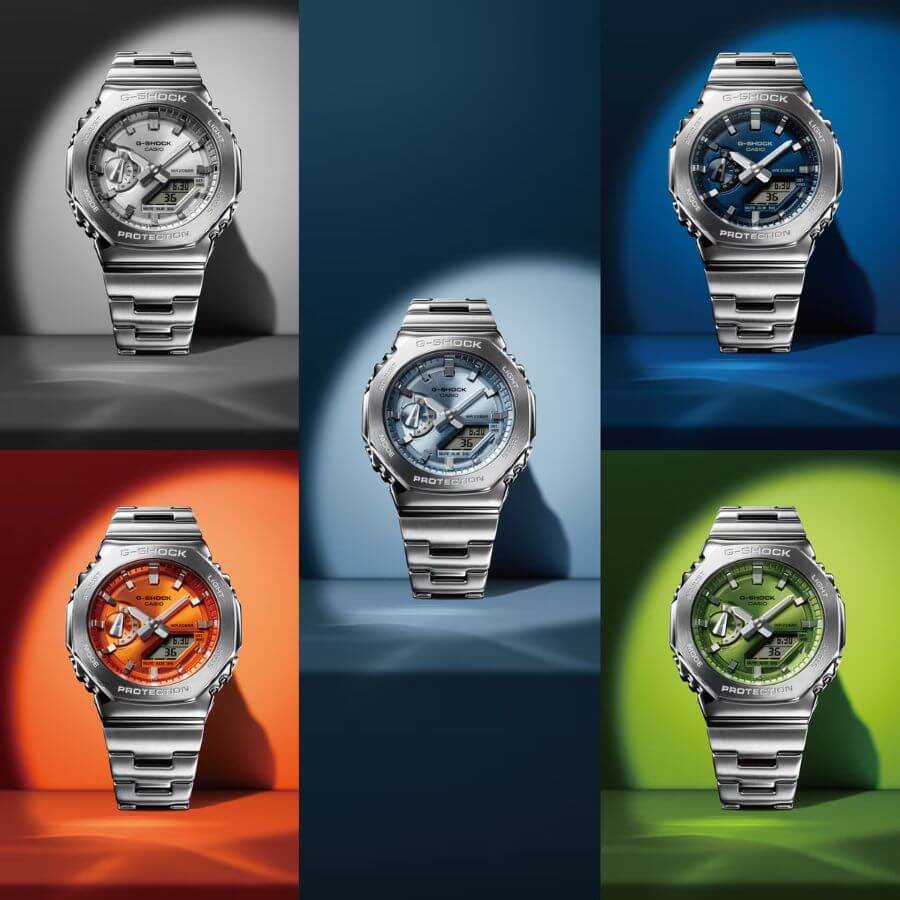 Casio G-Shock G-Steel GM-2110D-4AER eri väreissä, metallinen ulkoasu hienostuneessa valaistuksessa.