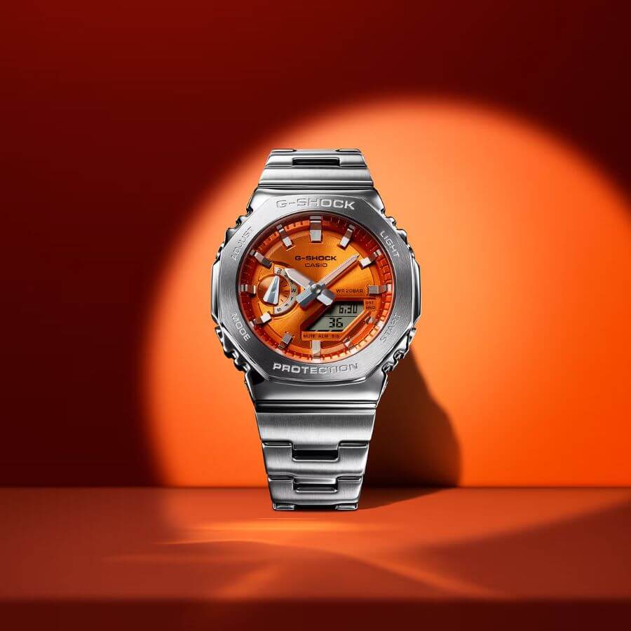 Casio G-Shock G-Steel GM-2110D-4AER oranssi kellon kasvot metallirungolla, moderni ja tyylikäs design