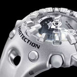 Casio G-Shock Cool Eyes rannekello GA-V01-1AER hopeinen yksityiskohta, jossa näkyy kellon suojauksen teksti.