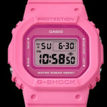 Casio G-Shock GMD-S5610PP-4ER pink rannekello digitaalisella näytöllä ja vesitiiviyden kanssa.