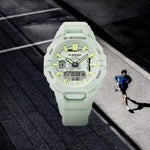 Casio G-Squad Rannekello GBA-950-7AER juoksijalla kaupungin kadulla