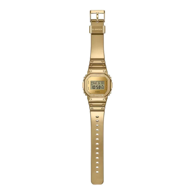 Casio G-Steel GM-5600YMG-9ER kullan värinen rannekello, digitaalinen näyttö ja silikoniranneke.