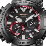 Casio G-Shock Frogman MRG-BF1000B-1AD sukeltajakello, jossa on musta ja punainen kellotaulu, 200 m vedenkestävyys.