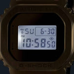 Casio G-Steel GM-5600YMG-9ER digitaalinen näyttö kellon ajankohtaa ja päivämäärää näyttävä rannekello.