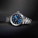 GANT Prestige Diver GP301 Kello P301002 sukeltajakello sinisellä kellotaululla ja teräsrannekkeella.