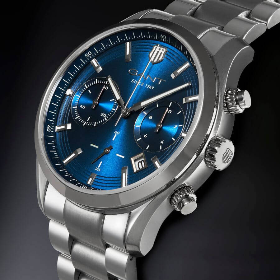 GANT Prestige Chronograph GP206 P206003 kello sinisellä kellotaululla ja ruostumattomasta teräksestä valmistettu ranneke.