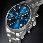 GANT Prestige Chronograph GP206 P206003 kello sinisellä kellotaululla ja ruostumattomasta teräksestä valmistettu ranneke.