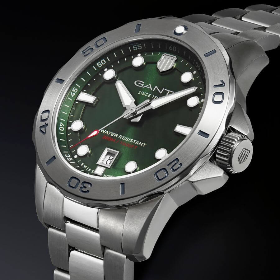 GANT Prestige Diver GP301 Kello P301003 näyttää ruostumattomasta teräksestä valmistetun sukeltajakellon.