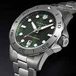 GANT Prestige Diver GP301 Kello P301003 näyttää ruostumattomasta teräksestä valmistetun sukeltajakellon.
