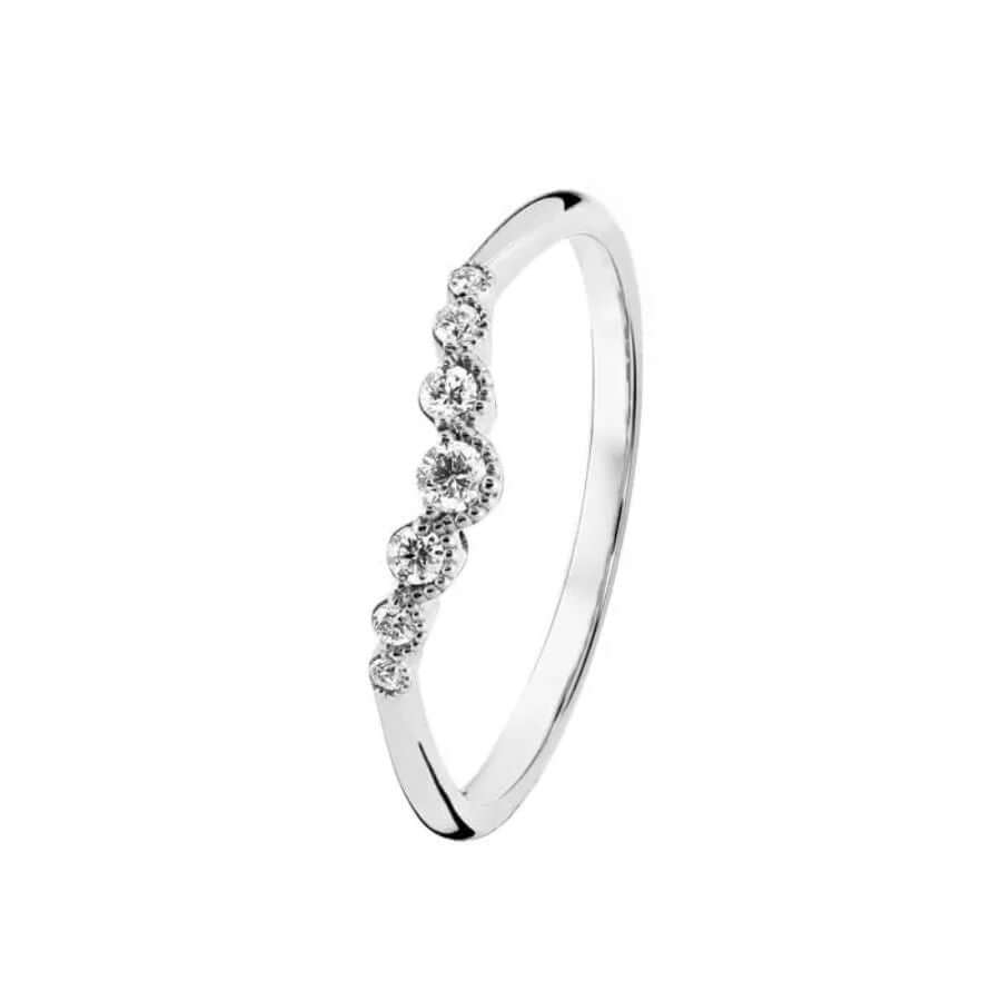 Kohinoor Clara Timanttisormus 033-269-09 elegantti timanttisormus, jossa kauniita timantteja ja kimaltelevia yksityiskohtia.