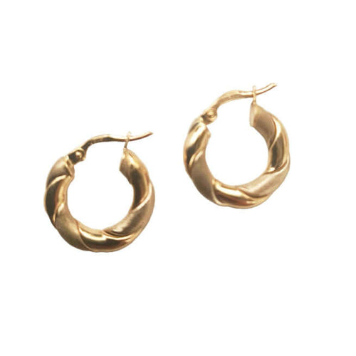 Kultaiset kierretyt korvarenkaat