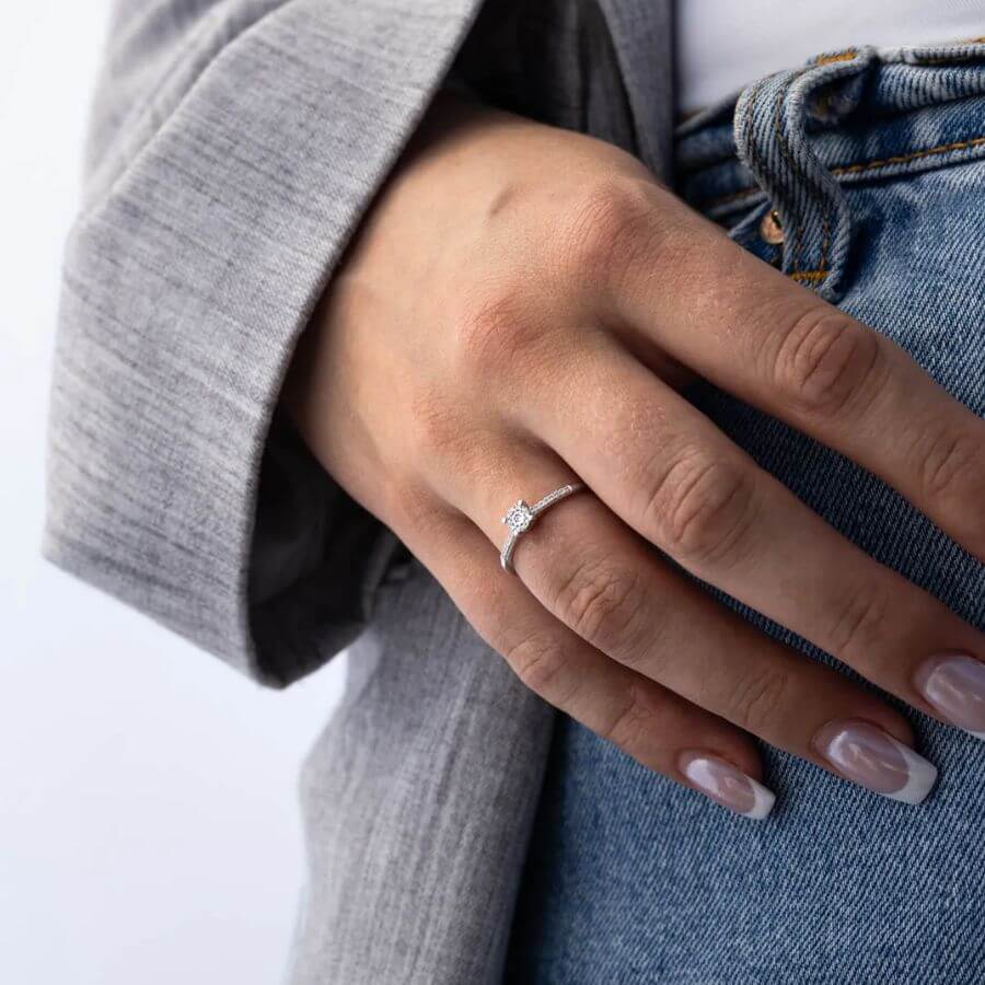 Lykken Elegance Sivukivellinen Timanttisormus 69031