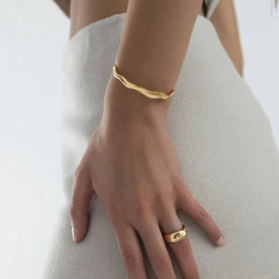 Mockberg Wavy Bolded Cuff Rannekoru MB0173