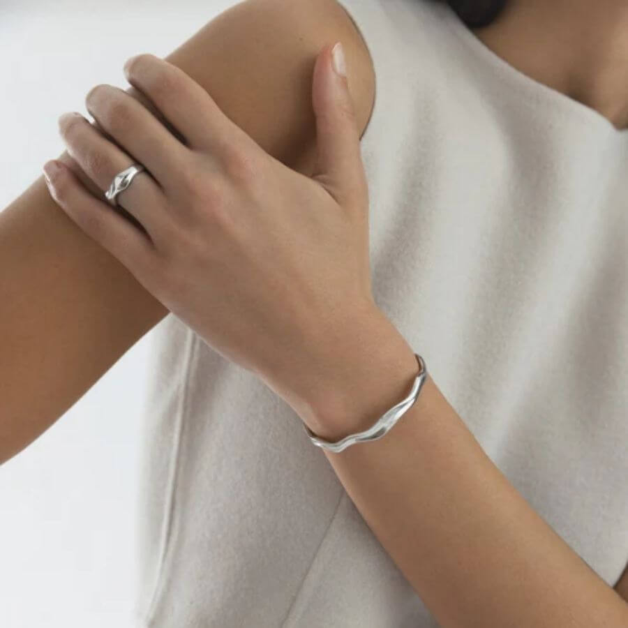 Mockberg Wavy Bolded Cuff Rannekoru MB0174