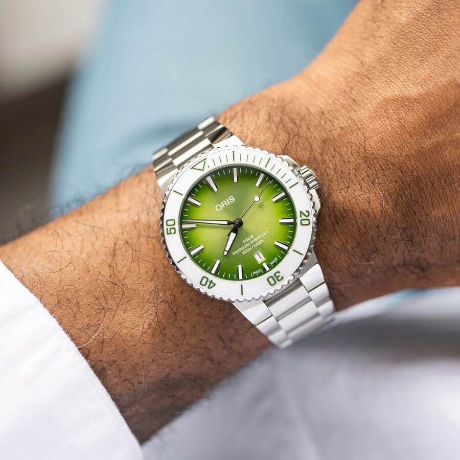 Oris Aquis Date Watermelon Green 01-733-7787-4137-1