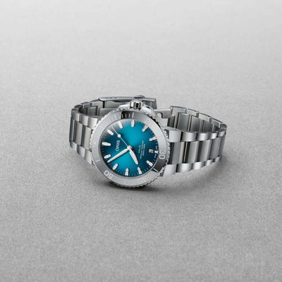 Oris Aquis Date kello 01-733-7732-41555