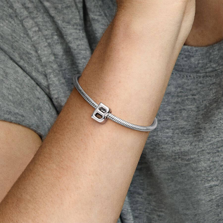 Pandora Kirjain B Charm Hela 797456