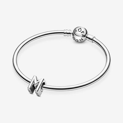 Pandora Kirjain M Charm Hela 797467