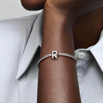 Pandora Kirjain R Charm Hela 797472