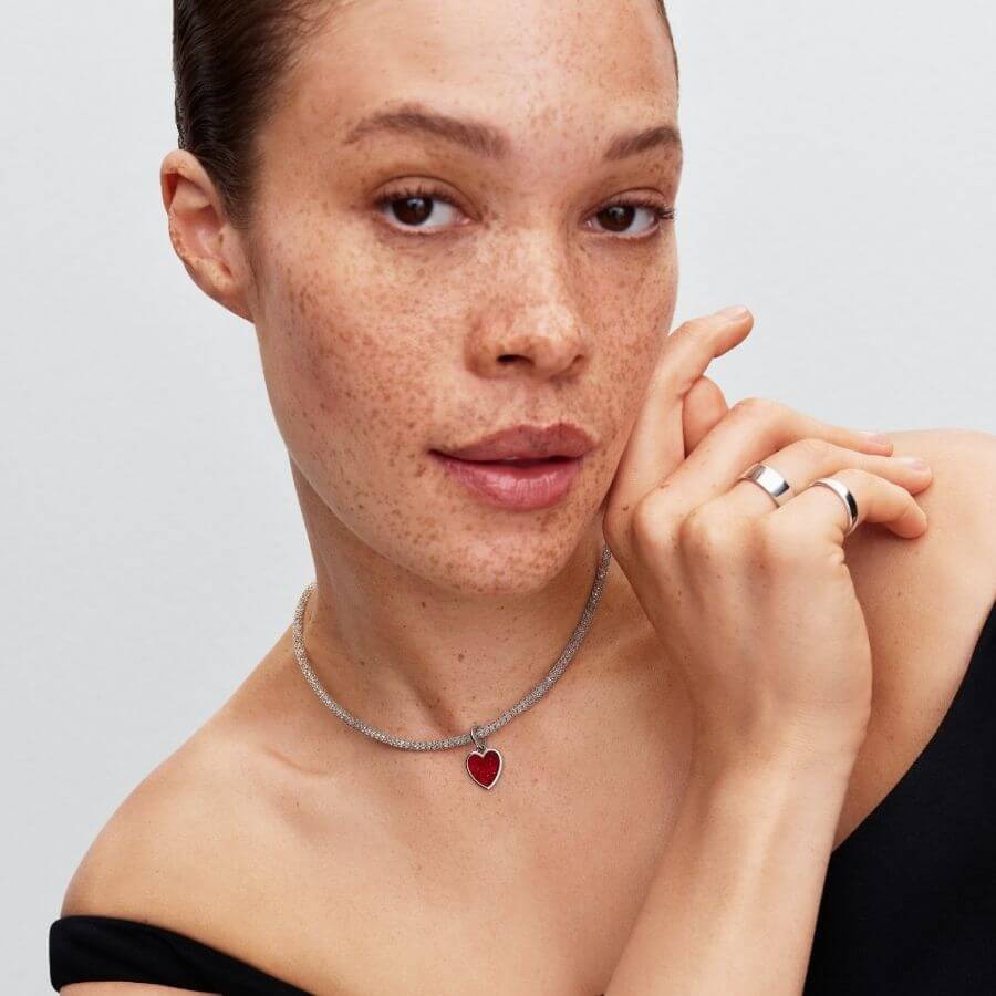 Pandora Kaiverrettava Punainen Sydän Charm Hela 735088C03