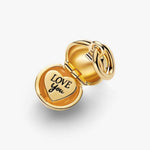 Pandora Mum Ball Clasp Charm Hela 764457C01 avattava hele, jossa sisällä teksti LOVE You