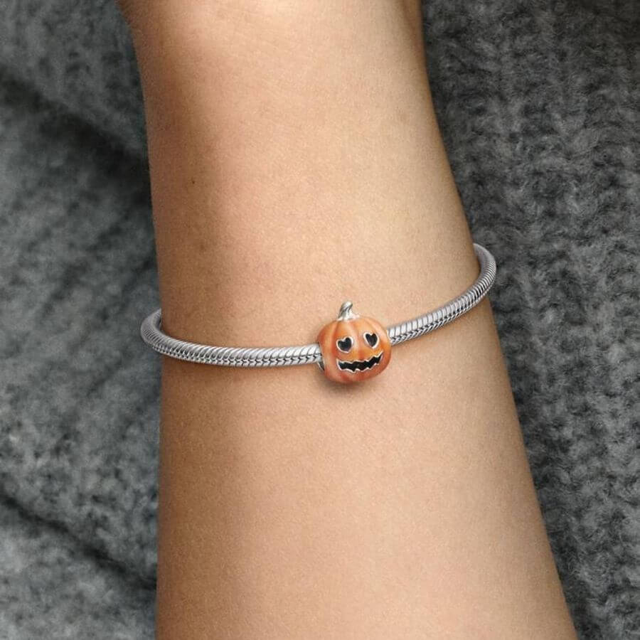 Pandora Pimeässä Hohtava Kurpitsa Charm Hela 792291C01