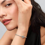 Pandora Ikuisuus Solmu Charm Hela 793755C00
