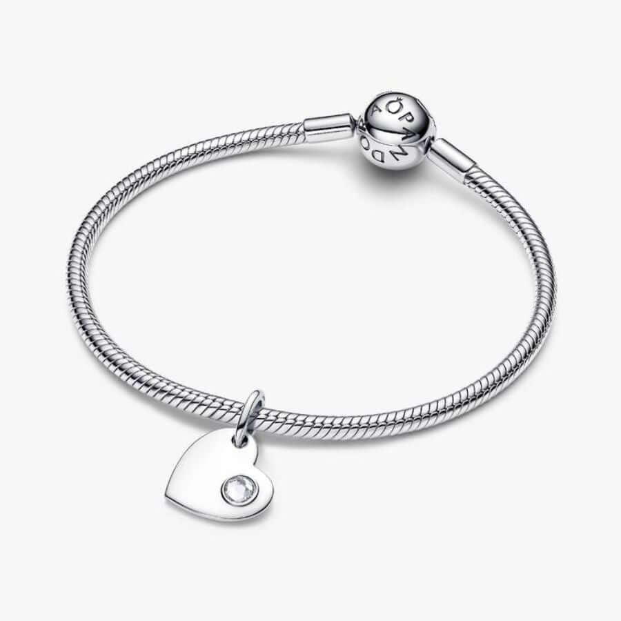 Pandora Huhtikuu Kaiverrettava Sydän Charm Hela 794295C04