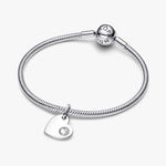 Pandora Huhtikuu Kaiverrettava Sydän Charm Hela 794295C04