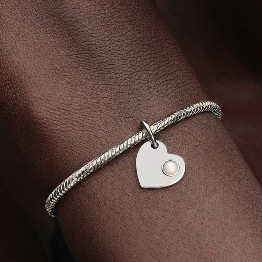 Pandora Kesäkuu Kaiverrettava Sydän Charm Hela 794295C06