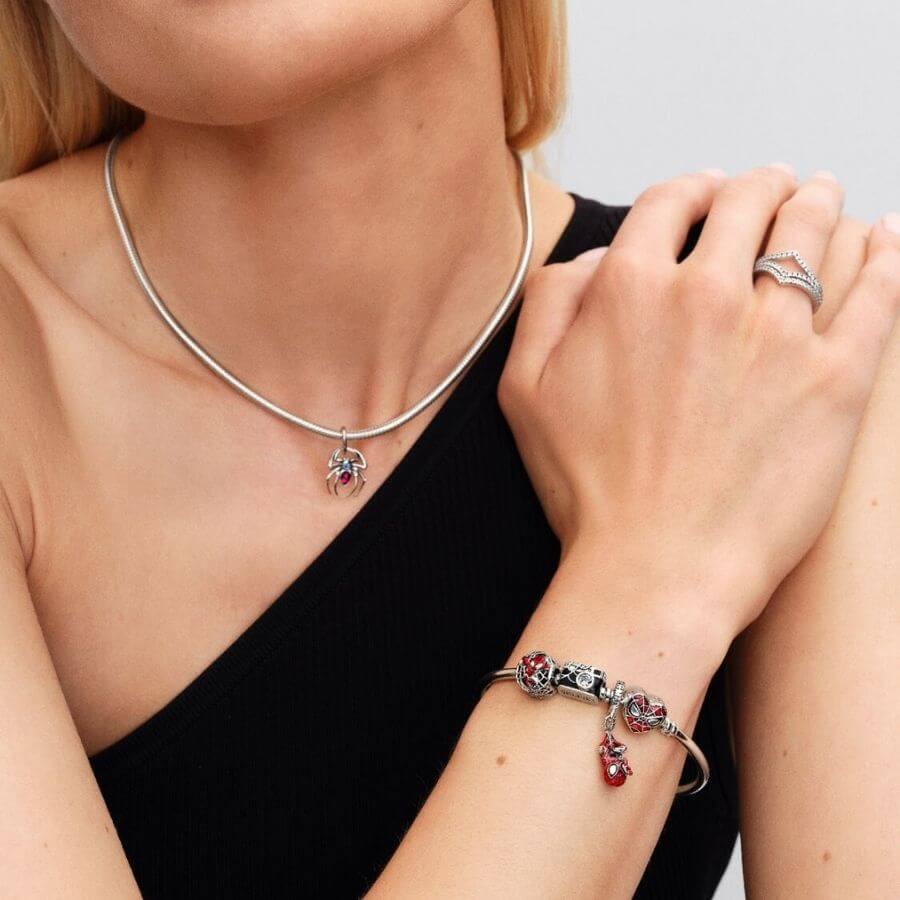 Pandora x Marvel Spiderman Charm Hela 794224C01