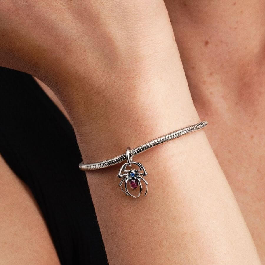 Pandora x Marvel Spiderman Charm Hela 794224C01