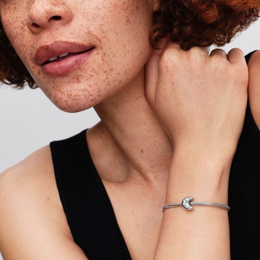 Pandora Puolikuu Zirkoneilla Charm Hela 794254C01