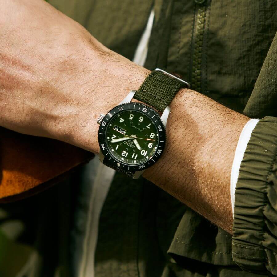 Seiko 5 Sports Field Series Rannekello HDB008K1