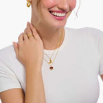 Thomas Sabo Heart Pendant Kaulakoru KE2268-414-10-L45V sydämen muotoisella riipuksella ja muilla koruilla.