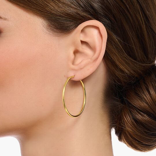 Thomas Sabo Hoop Korvakorut CR728-413-39 kullankeltaiset korvarenkaat korvassa