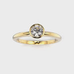Festive Bezel Siro Round Timanttisormus 741-030
