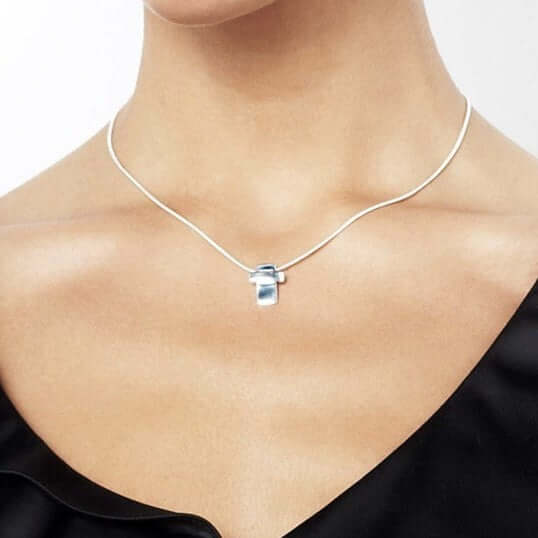 Efva Attling Cross pendant kaulakoru