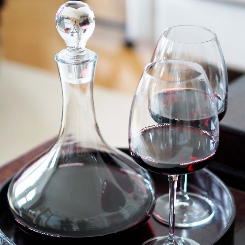 Balmuir Piemonte Collection Red Wine Glass viinilasit ja viinikarahvi pöydällä