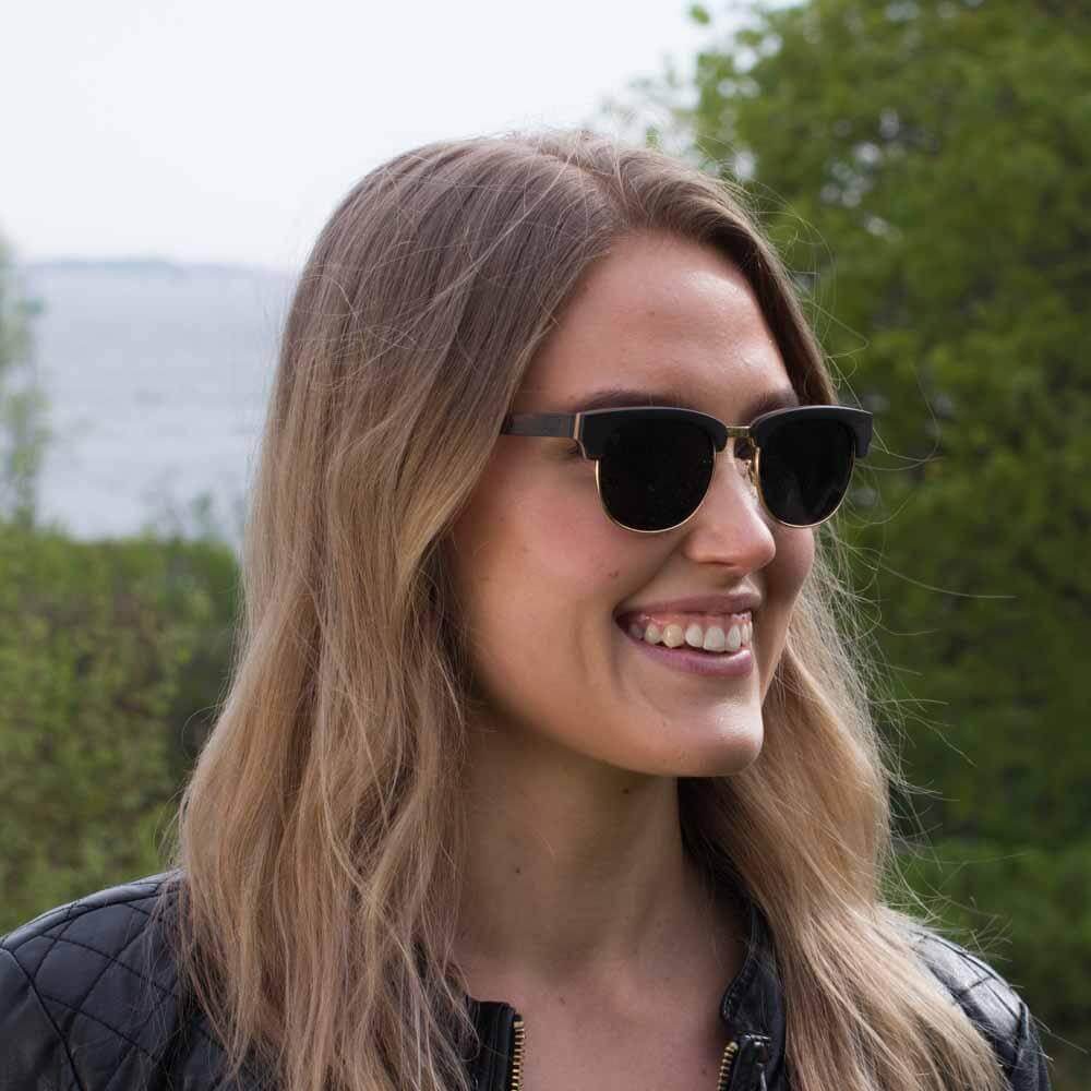 Aarni Master Eeben puiset aurinkolasit